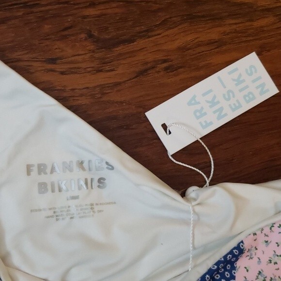 NWT Frankie's Bikinis Pink Blue Crochet Patches Puck Bikini Swim Top Size Large - Picture 3 of 4